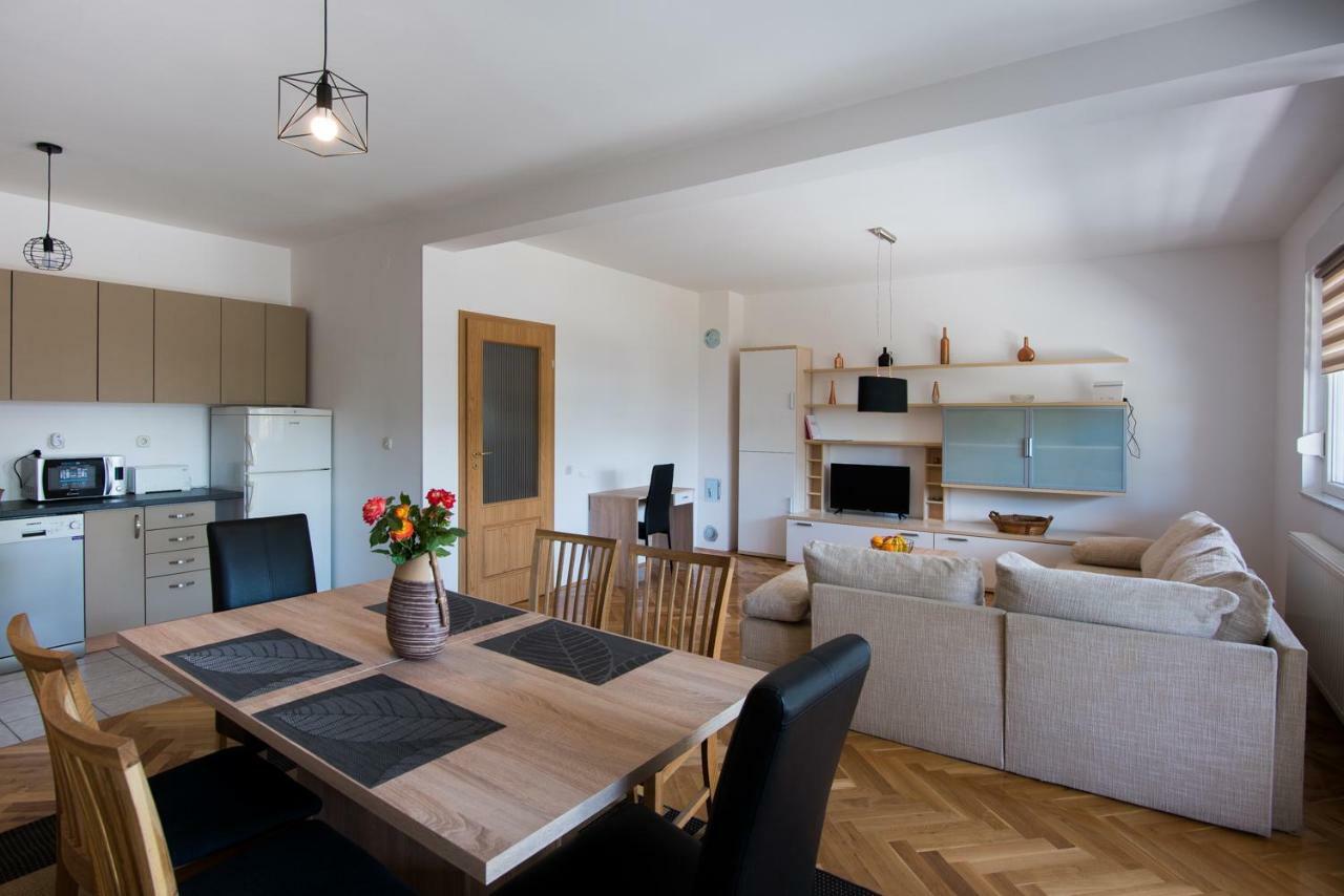 אוסילק Seasons Apartmani מראה חיצוני תמונה