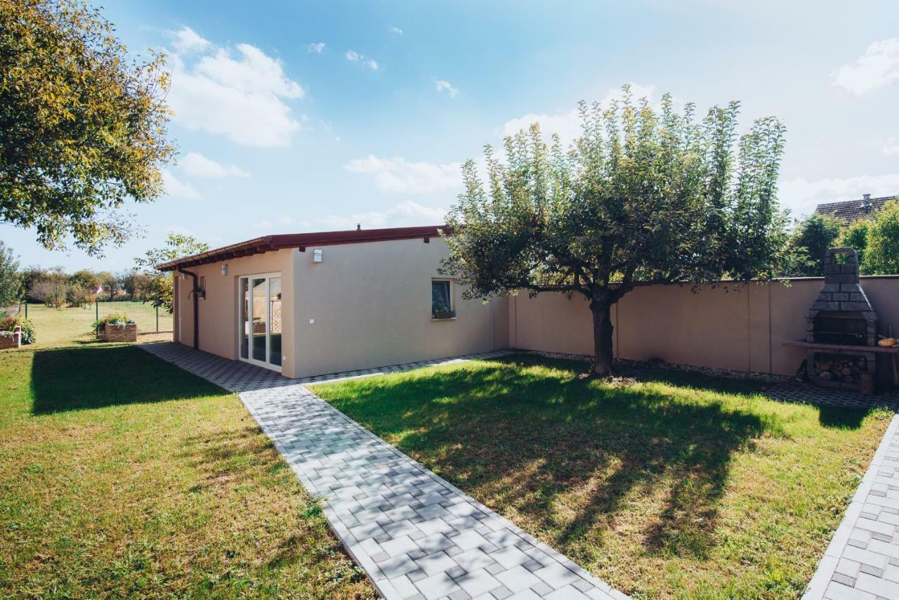 אוסילק Seasons Apartmani מראה חיצוני תמונה